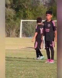 Kaiyun sport-太像了！梅西小儿子西罗提前观察+过人+连续扣球+破门一气呵成