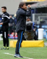 开云体育-孔蒂动情拥吻阿什拉夫：团结的我们正接近目标