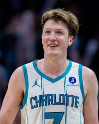 开云网址-【菜鸟】克尼佩尔24分7板5三分 贝利21分5三分 克利福德18分8助