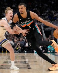 APP下载-文班亚马23+15 马刺七人上双客场32分大胜雄鹿