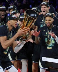 Kaiyun sport-雄鹿走出开季低迷，里弗斯：杯赛夺冠是一份宣言书