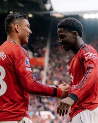 开云体育-合同仅剩3个月 曼联愿续约34岁胖虎 球迷高喊“再踢1年”挽留