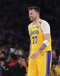 TA：近一个月东契奇的表现，已让湖人开始重新评估现有计划